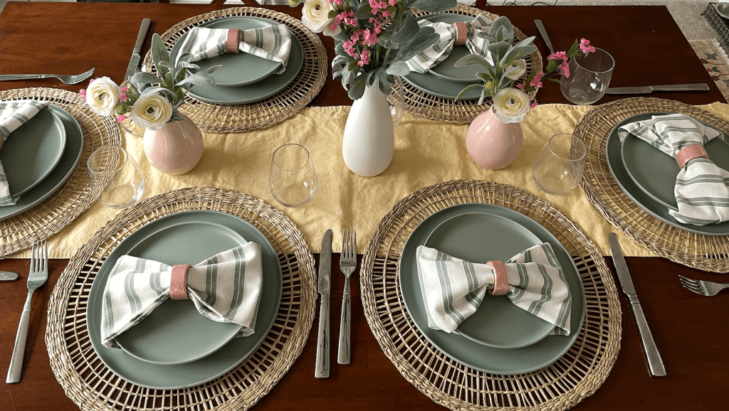 Table decor with green plates and pink and white bud vases